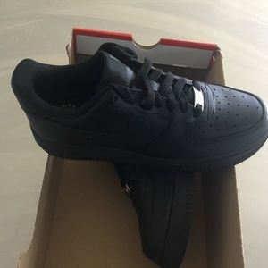 New Women’s Nike Air Force 1 ‘07 size 8